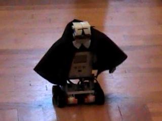 Fekete kabtos riszls robot